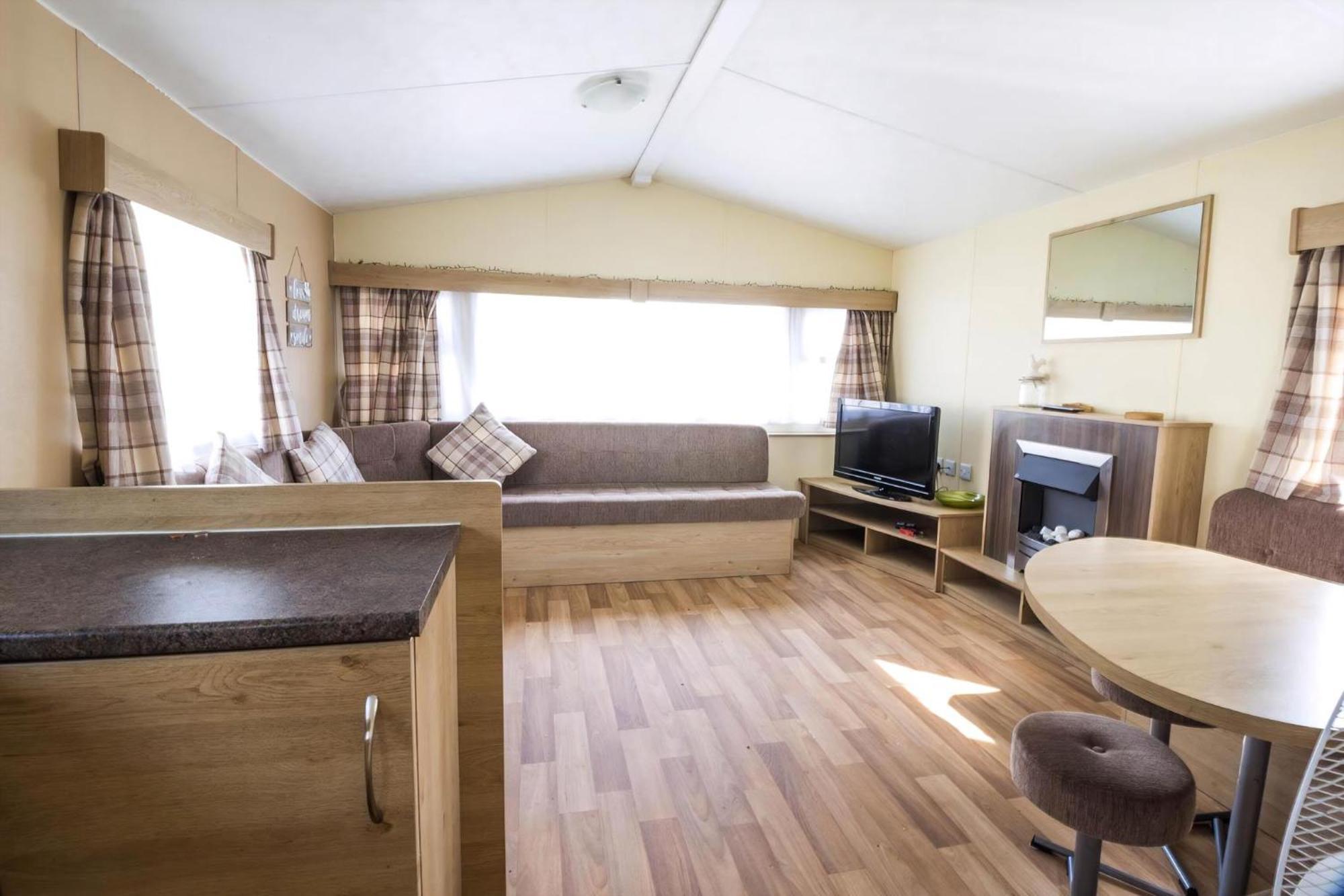 Superb 8 Berth Caravan Near Walton-On-The-Naze In Essex Ref 17175 Exterior foto